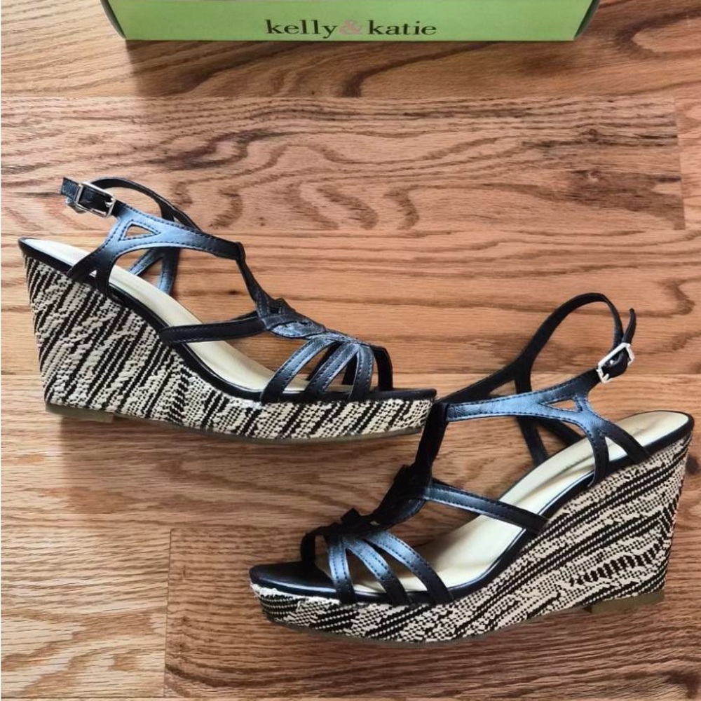 Kelly & Katie wedge heels 7.5